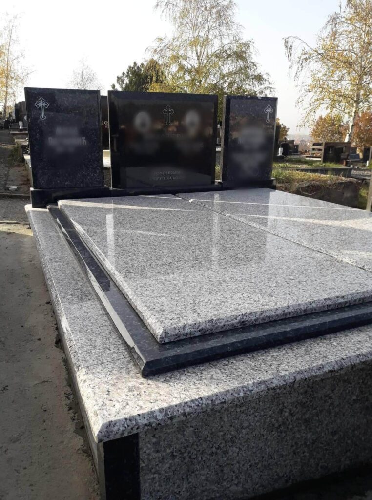 Cena spomenika Pogledajte Katalog nadgrobnih spomenika u Kamenorezackoj radnji Kuzman krusevac, kvalitetni nadgrobni spomenici