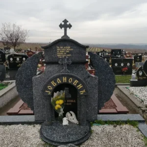 Nadgrobni spomenici Krusevac kod Kamenoreyacke radnje Kuzman